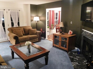 4043 Chetham Way unit 18, Woodbridge, VA 22192 - photo 4