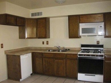 KITCHEN W/GAS STOVE