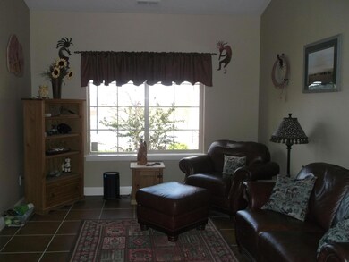 family room (2)