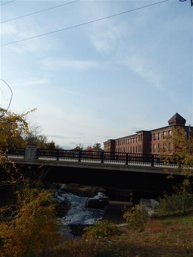 Emerson Mills unit M08, Pembroke, NH 03275 - photo 4