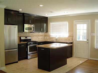 1447 Cheshire Ln, Houston, TX 77018 - photo 4