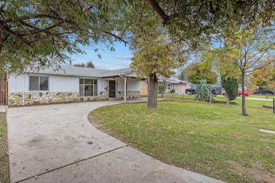 215 Lombardy Ln, Lemoore, CA 93245 - photo 2