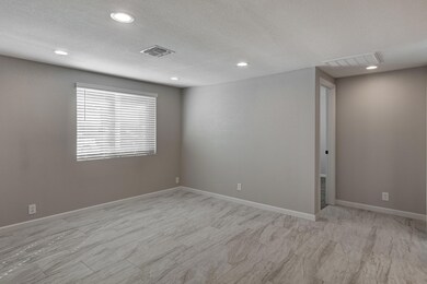 460 S Ocotillo Dr-14