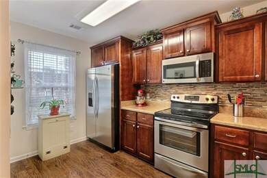 Beautiful Fully Equipped Kitchen ~ Pantry on the L