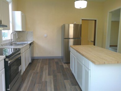 320 E Washington St, Sigourney, IA 52591 - photo 5