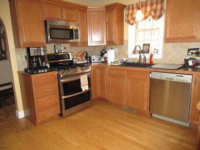 126 Primrose Ln, Milford, PA 18337 - photo 2