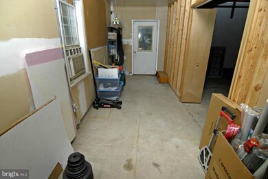 9300 N Laurel Rd unit W, Laurel, MD 20723 - photo 3