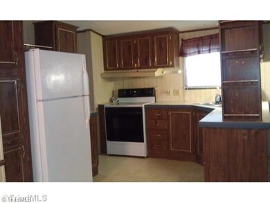 153 Bentbrook Rd, Statesville, NC 28677 - photo 3