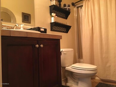 Hallway Bathroom IMG_28711