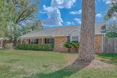 918 Wycliffe Dr, Houston, TX 77079 - photo 4