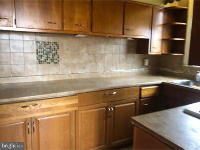 7237 Pine St, Upper Darby, PA 19082 - photo 5