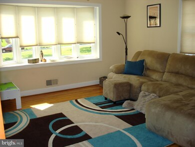 13303 Parkland Dr, Rockville, MD 20853 - photo 2