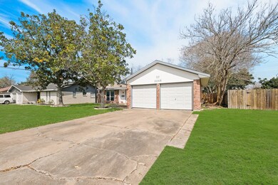 11315 Caribbean Ln, Houston, TX 77089 - photo 2