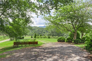 289 Sutton Ln, Franklin, NC 28734 - photo 2