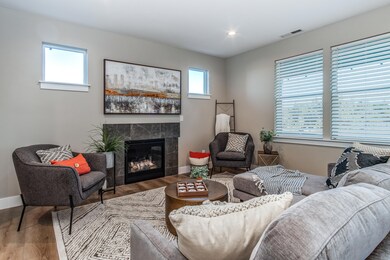 1412 NW Fir Ave, Redmond, OR 97756 - photo 7