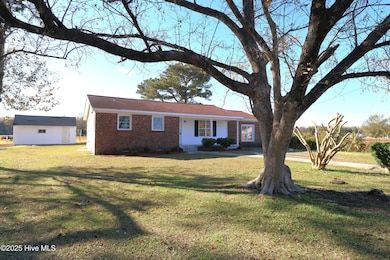 1638 Kellum Loop Rd, Jacksonville, NC 28546 - photo 2