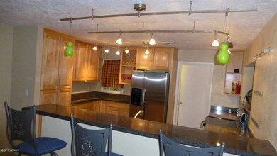 5807N13thPlace-Kitchen Full