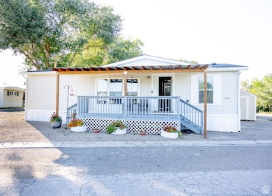 Manufactured / mobile home with a porch