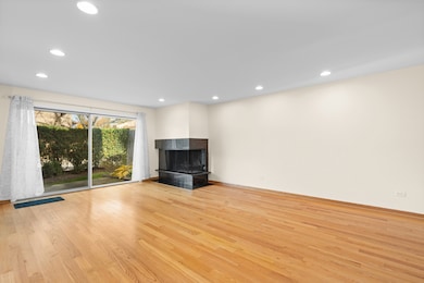 1723 Wildberry Dr unit C, Glenview, IL 60025 - photo 3