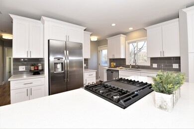 520 S Hubbard St, Algonquin, IL 60102 - photo 2