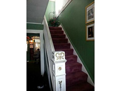 Entry/Foyer.