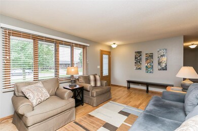 2924 Hillmer Dr SW, Cedar Rapids, IA 52404 - photo 3