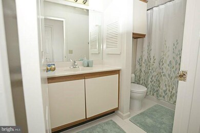 5818 Inman Park Cir unit 210, Rockville, MD 20852 - photo 3