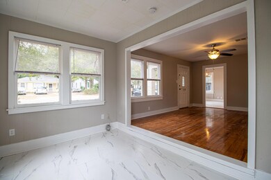 2704 & 2706 Pine Ave-104