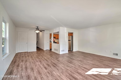 07-LIVING ROOM
