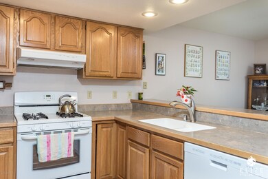 1817ParksideDr(7of13)