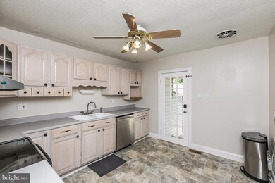 1250 Hillside Rd, Pasadena, MD 21122 - photo 4