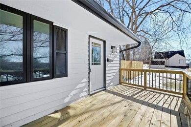 2815 E 27th St, Des Moines, IA 50317 - photo 4
