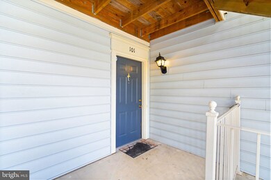 8203 Crossbrook Ct unit 101, Lorton, VA 22079 - photo 3