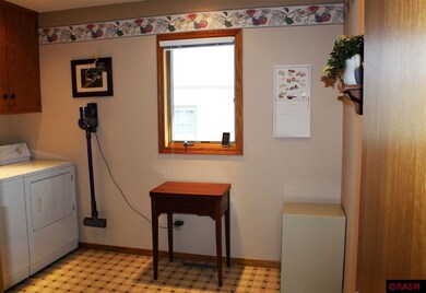 815 7th St N, New Ulm, MN 56073 - photo 4