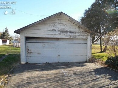 606 Depot St, Woodville, OH 43469 - photo 3