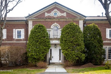 200 Old Stockbridge Rd unit V-4, Stockbridge, MA 01262 - photo 4