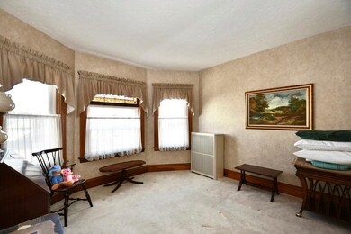56 Seymour St, Worcester, MA 01610 - photo 2