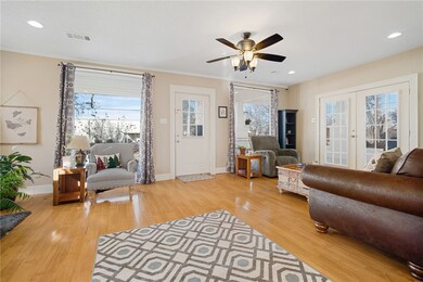 129 E 3rd St, Mulberry, AR 72947 - photo 4