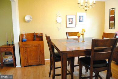 12820 Awbrey Ct, Herndon, VA 20171 - photo 5