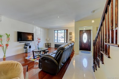 67-54 Groton St, Flushing, NY 11375 - photo 4