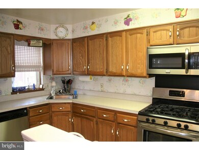 4329 Oakmont St, Philadelphia, PA 19136 - photo 3