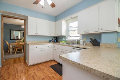 1227 Cummins Pkwy, Des Moines, IA 50311 - photo 5