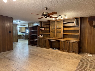 111 Parkwood, Teague, TX 75860 - photo 2