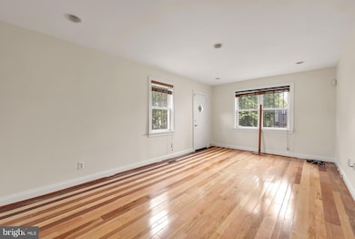 730 15th St SE unit 2, Washington, DC 20003 - photo 2