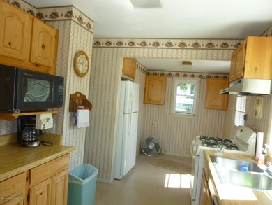 Eat-in kitchen