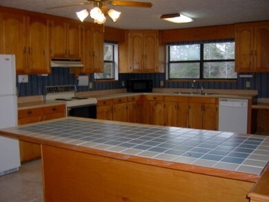 136 Francis St, Barnesville, GA 30204 - photo 3