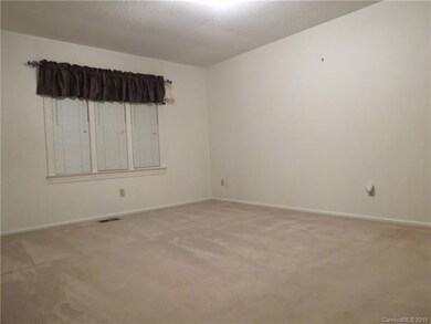 404 Windsor Ln, Statesville, NC 28677 - photo 6