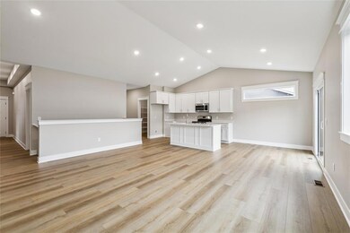 2311 N 8th Ave E, Newton, IA 50208 - photo 6