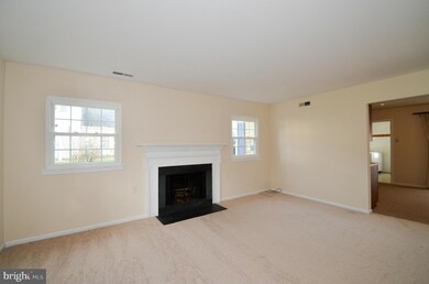 2439 Yarmouth Ln, Crofton, MD 21114 - photo 4