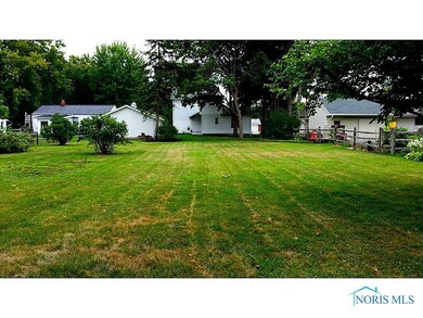 Yard/Garden. Large Back Yard